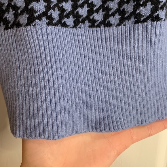 Blue and black houndstooth sweater with puffed sleeves 💙🖤 - Picture 5 of 7
